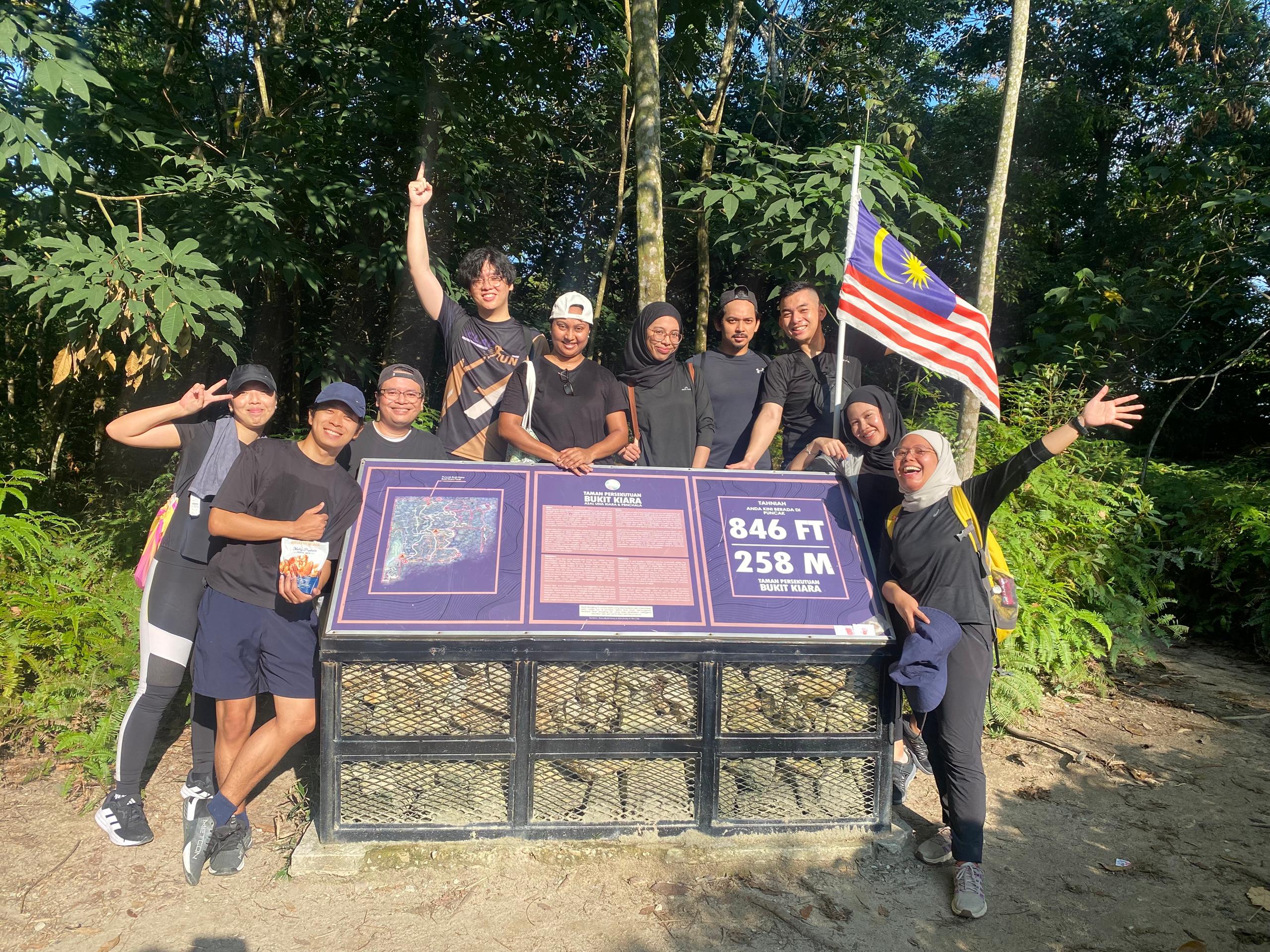 #interiordesign #designerslife #creative #work #supportingeachother #ergonomics #conferencecall #teamwork #sw1solutions #officerenovation #officeinterior